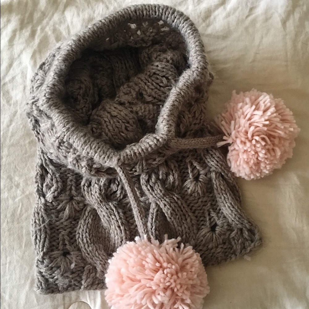 scarf with pompoms